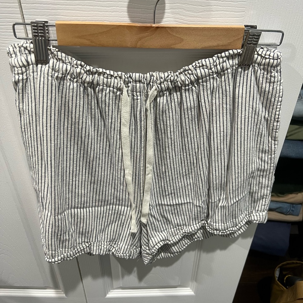 Thread and supply linen shorts